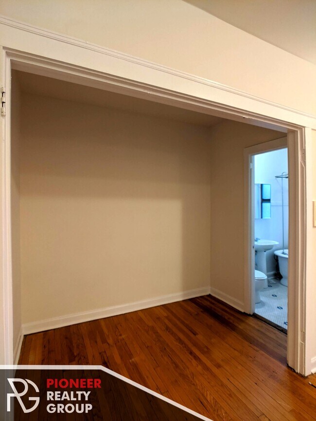 Foto del edificio - 822 W Waveland Ave