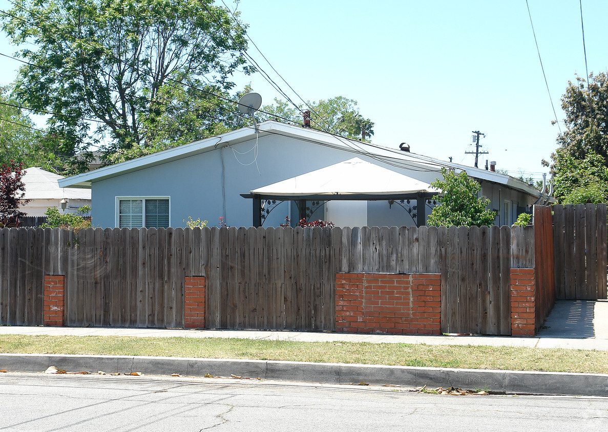 Foto del edificio - 387 E 18th St