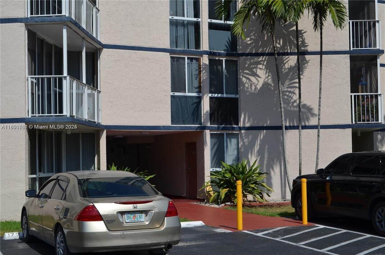 Foto principal - 7125 NW 186th St