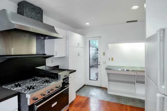 Building Photo - 9862 Easton Dr
