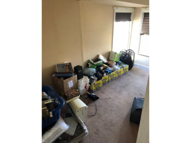 Building Photo - 310 SE Spring St