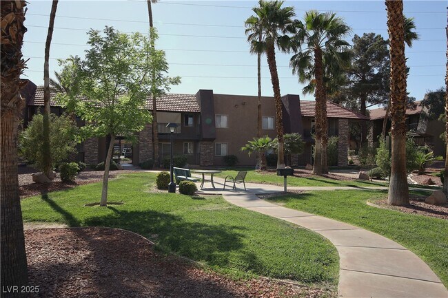 Foto del edificio - 5116 River Glen Dr