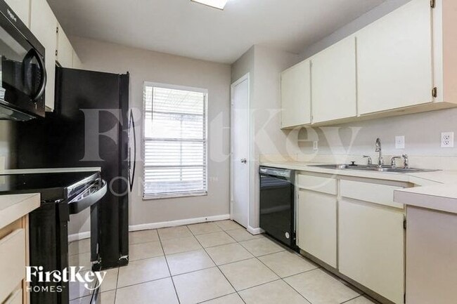 Building Photo - 11801 Cedarfield Dr