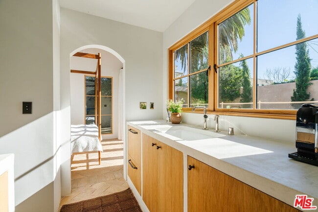 Building Photo - 2640 Clyde Ave