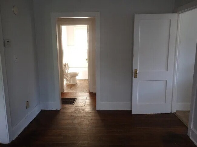 Foto del edificio - 2 Bedrooms 1 bathroom