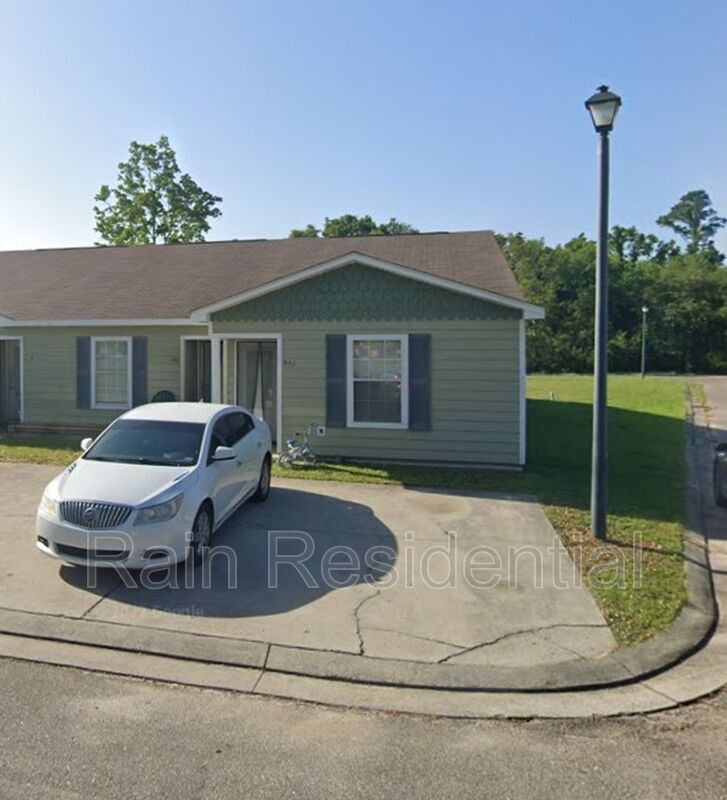 Primary Photo - 985 Middle Ln