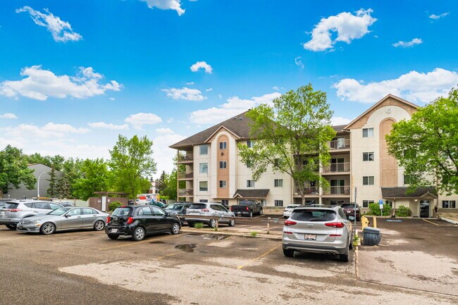 Photo du bâtiment - 17109 67 Ave NW