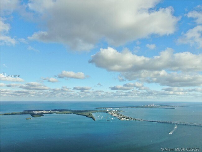 Building Photo - 465 Brickell Ave