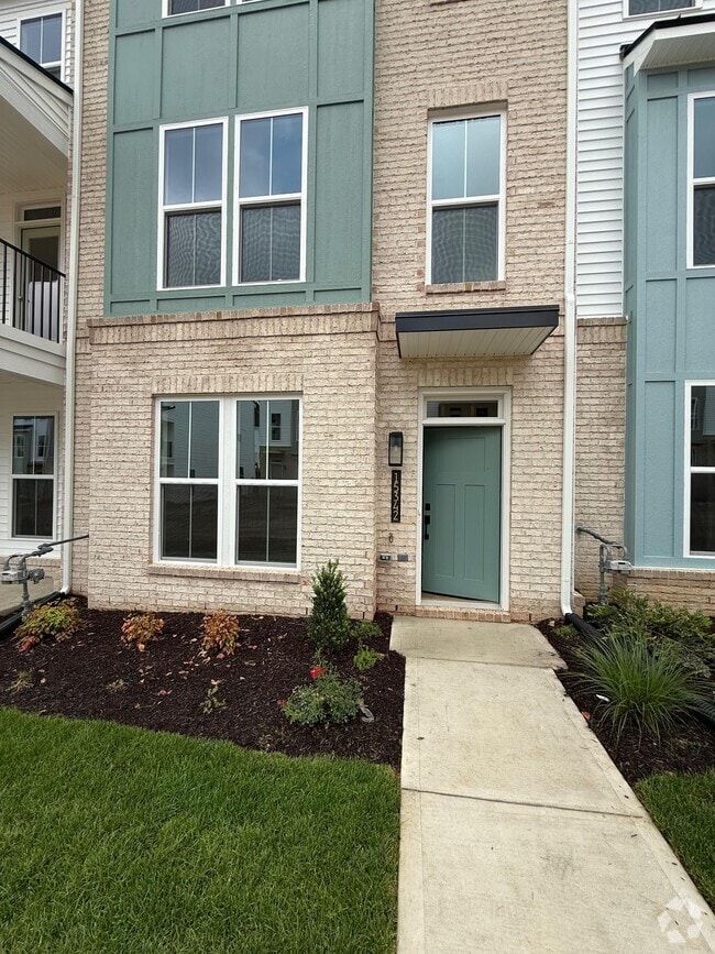 Building Photo - 15342 Oasis Sun Aly