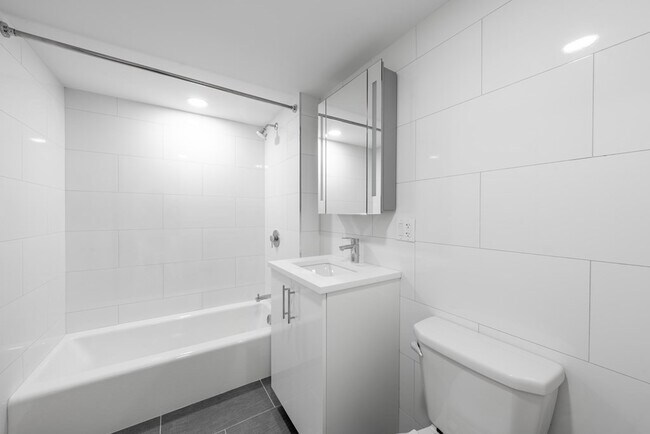 Building Photo - 12 Trowbridge St