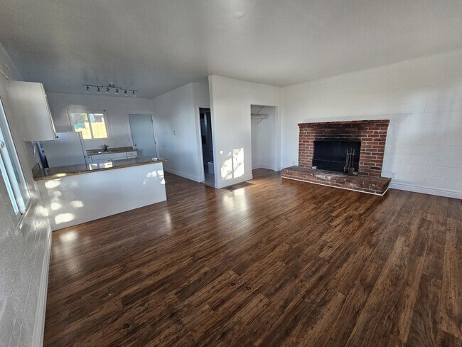 Building Photo - 425 Talbot Ave
