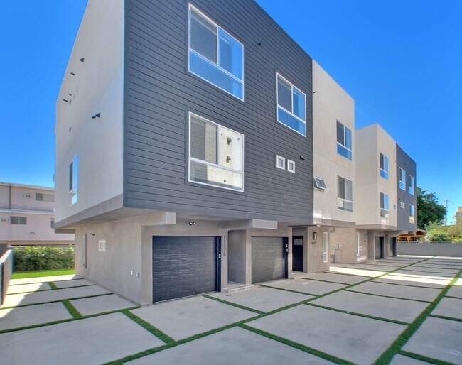 Foto del edificio - 11732 Hamlin St