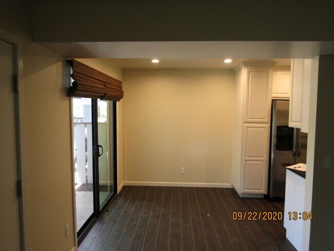 Foto del edificio - Updated Knollwood Meadows Two Story Condo ...