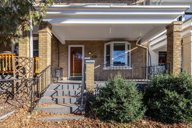 Foto del edificio - 4423 3rd St NW