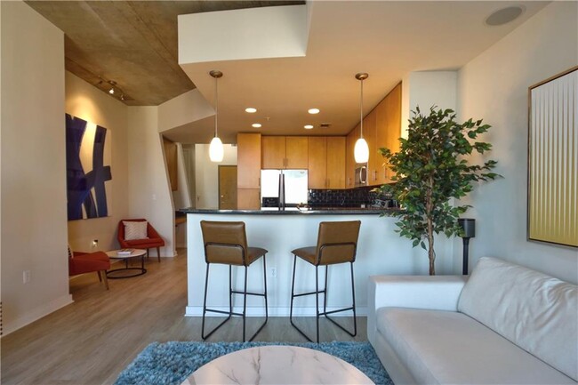 Building Photo - 360 Nueces St