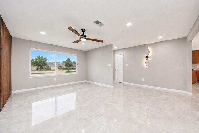 Foto del edificio - 1503 Locklaine Dr