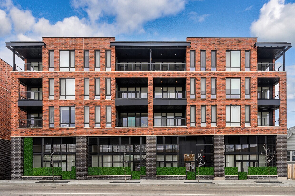 Foto principal - 6340 W Belmont Ave