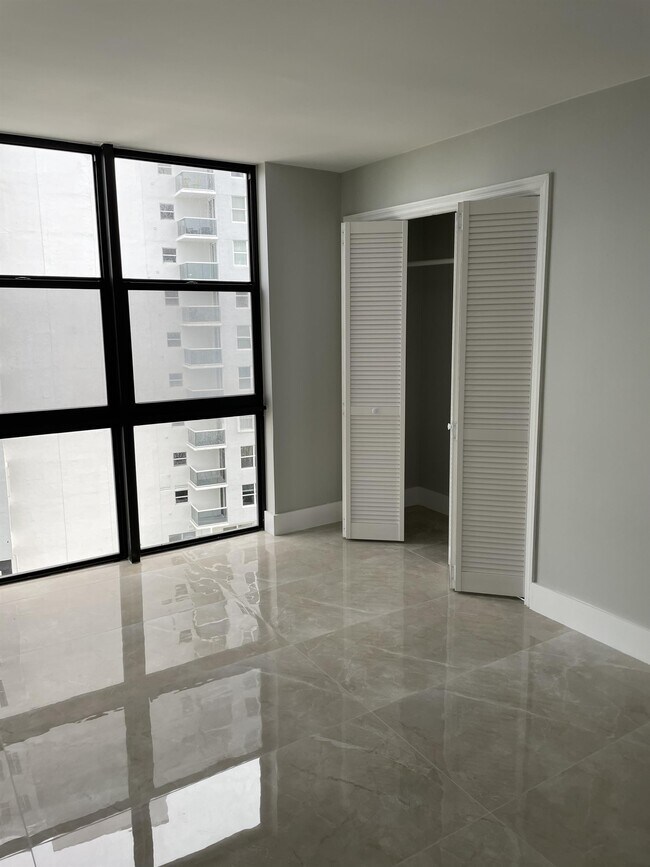 Foto del edificio - 3031 N Ocean Blvd