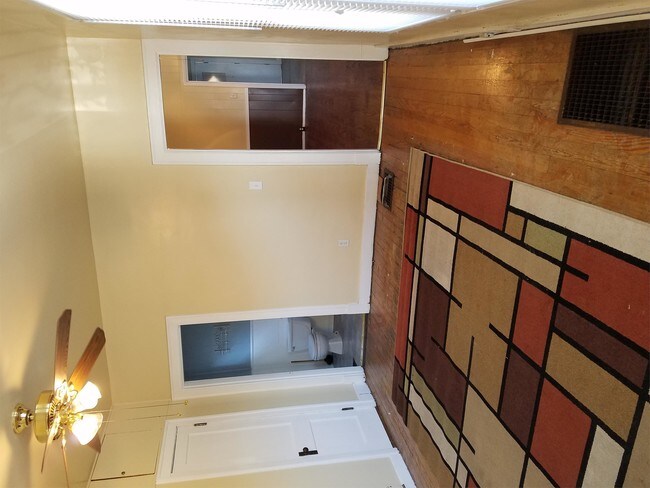 Building Photo - 2103 Dumesnil St