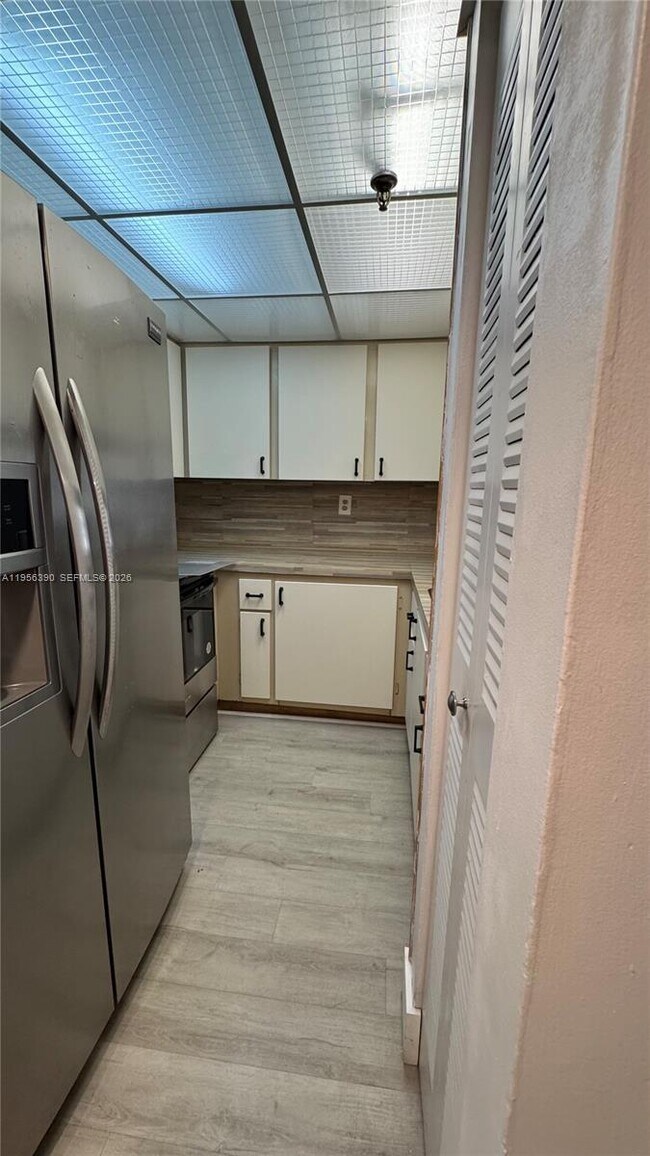 Foto del edificio - 9688 Fontainebleau Blvd