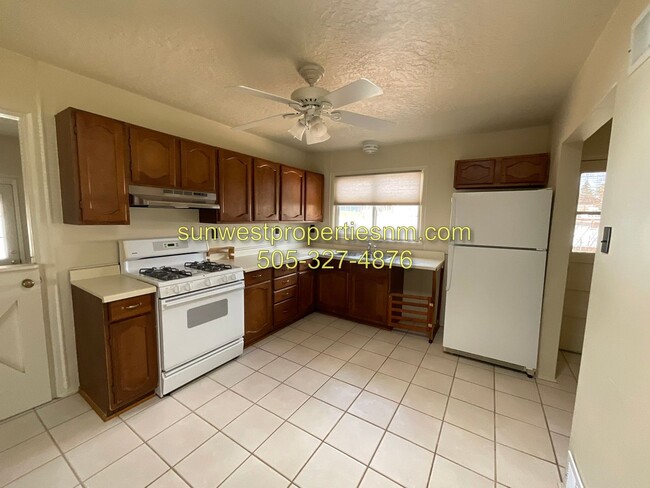 Building Photo - 2 Bedroom, 1 Bath Home Fully Landscaped