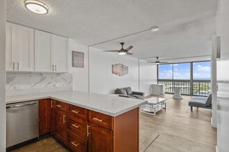 Building Photo - 4300 Waialae Ave