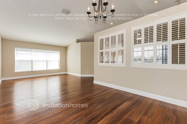 Foto del edificio - 22807 Hawk Hill Loop