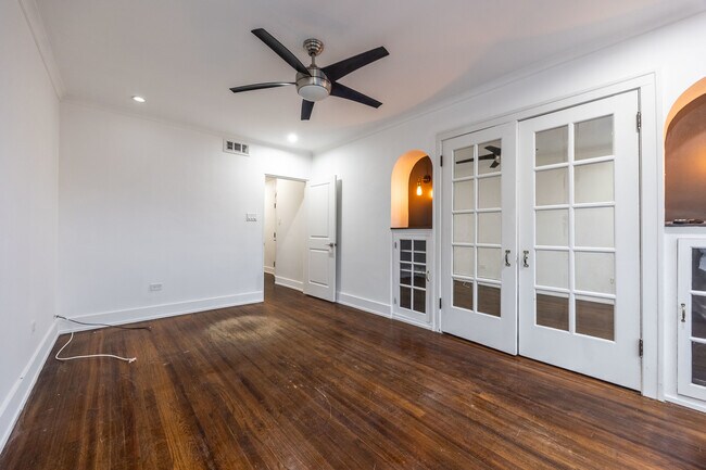 Building Photo - 3716 W Belmont Ave