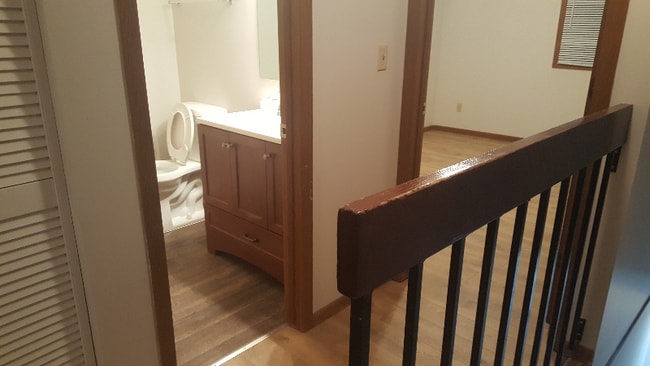 Building Photo - 858 Woodgate Dr