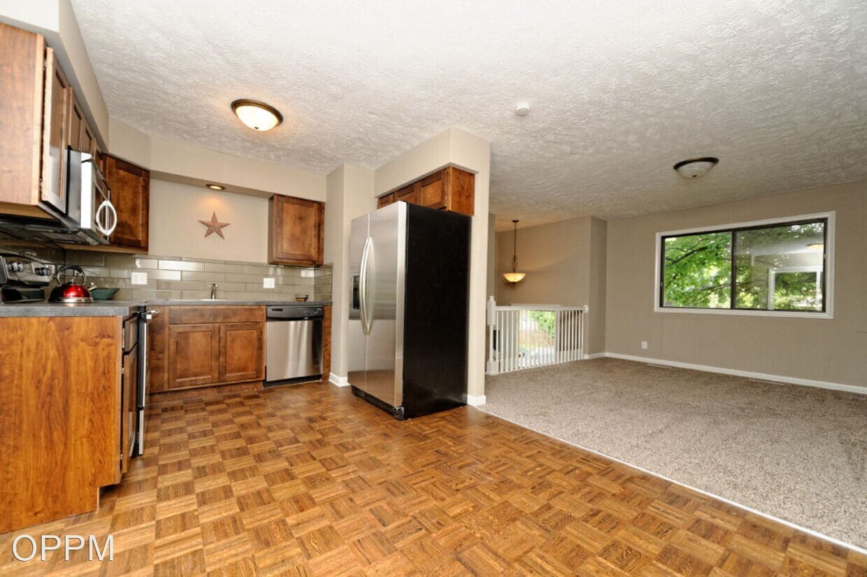 Primary Photo - 3 br, 2 bath House - 6511 S. 151st St.
