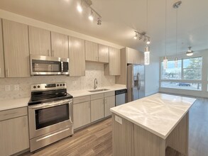 kitchen-high-line-pointe-1x1-1281-212-torreys-peak-3-13-2026(1).JPG - High Line Pointe