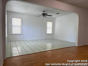 Foto del edificio - 1334 W Lullwood Ave