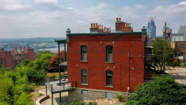 Foto del edificio - 923 Riverview Pl