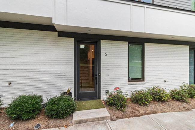 Foto del edificio - 2424 Memorial Dr SE