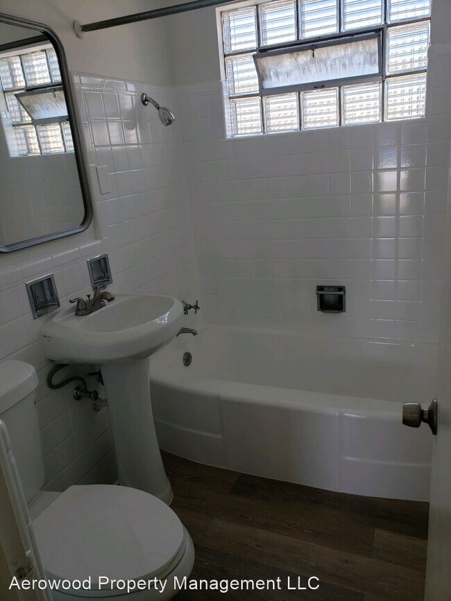 Building Photo - 1457 Kenton St