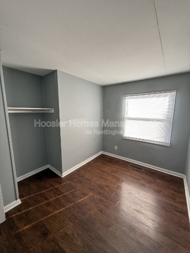 Foto del edificio - 4715 E 33rd St