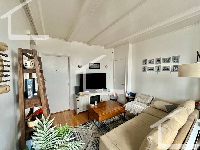 Building Photo - 24 Commonwealth Terrace
