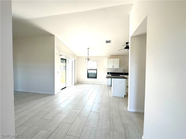 Foto del edificio - 829 NE 6th Ave