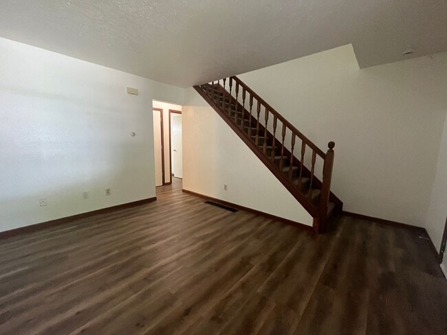 Foto del edificio - 519-E S Silverwood Lane