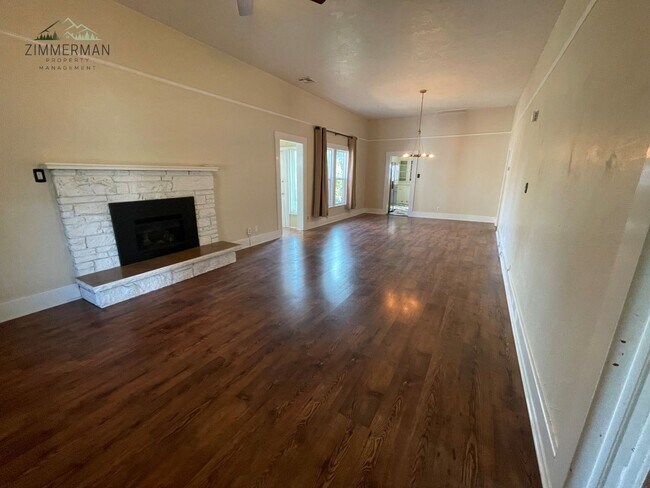 Foto del edificio - 2 br, 1 bath House - 627 B St