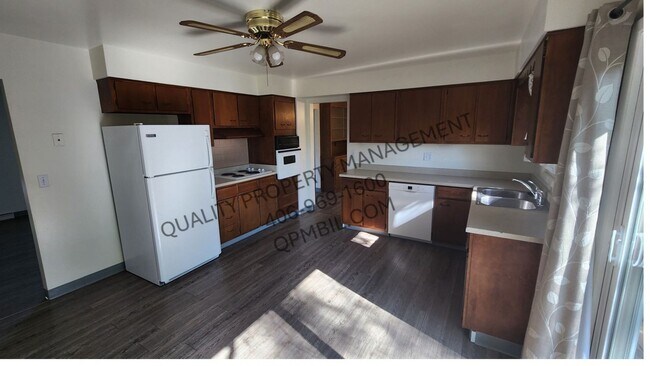 Foto del edificio - Spacious 3BD/2BA Duplex with Garage in Prime West End Location!
