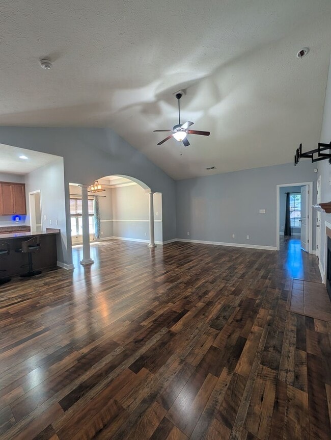 Building Photo - 305 Weatherford Dr