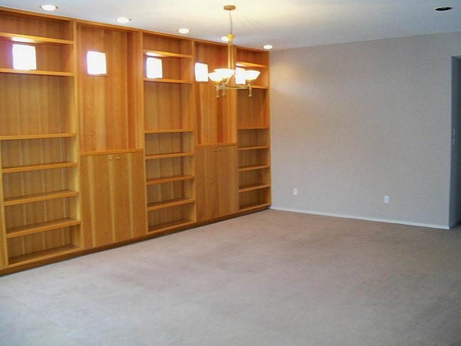 Building Photo - 902 S Friendswood Dr