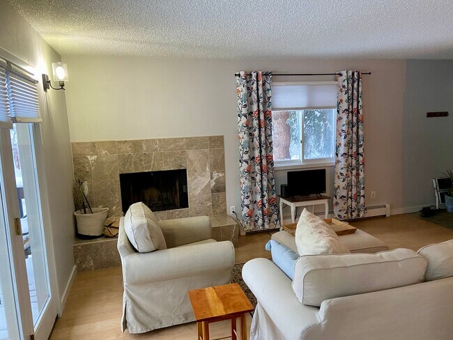 Foto del edificio - 3041 E 42nd Ave