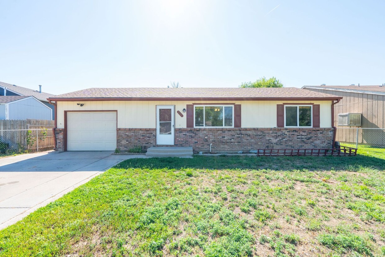 Primary Photo - Nice 3 bedroom 1 bath Home close to Downto...