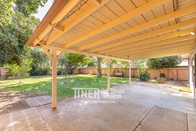 Building Photo - 2364 Santa Anita Dr