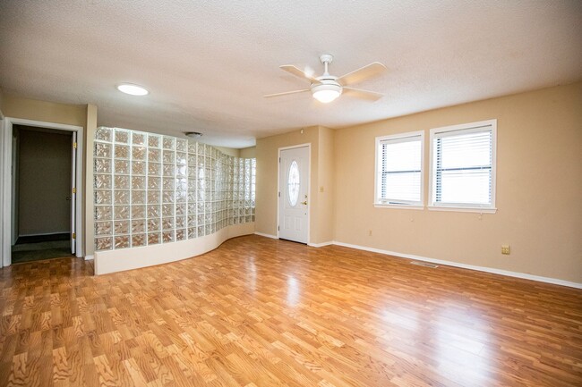 Building Photo - ***706 SW C Street***