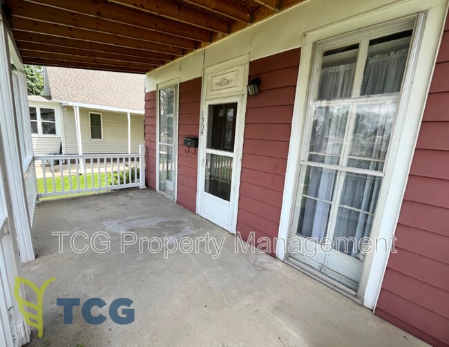 Building Photo - 1305 W Jefferson St