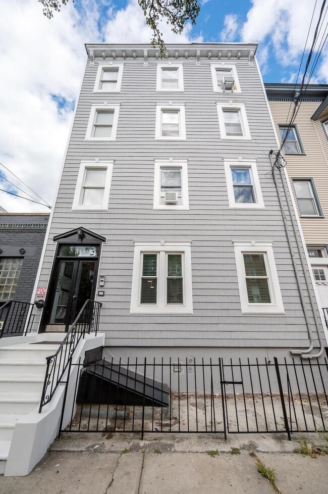 Building Photo - 344 Pavonia Ave