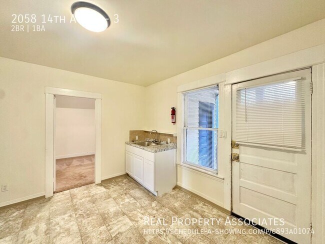 Foto del edificio - 2058 14th Ave W